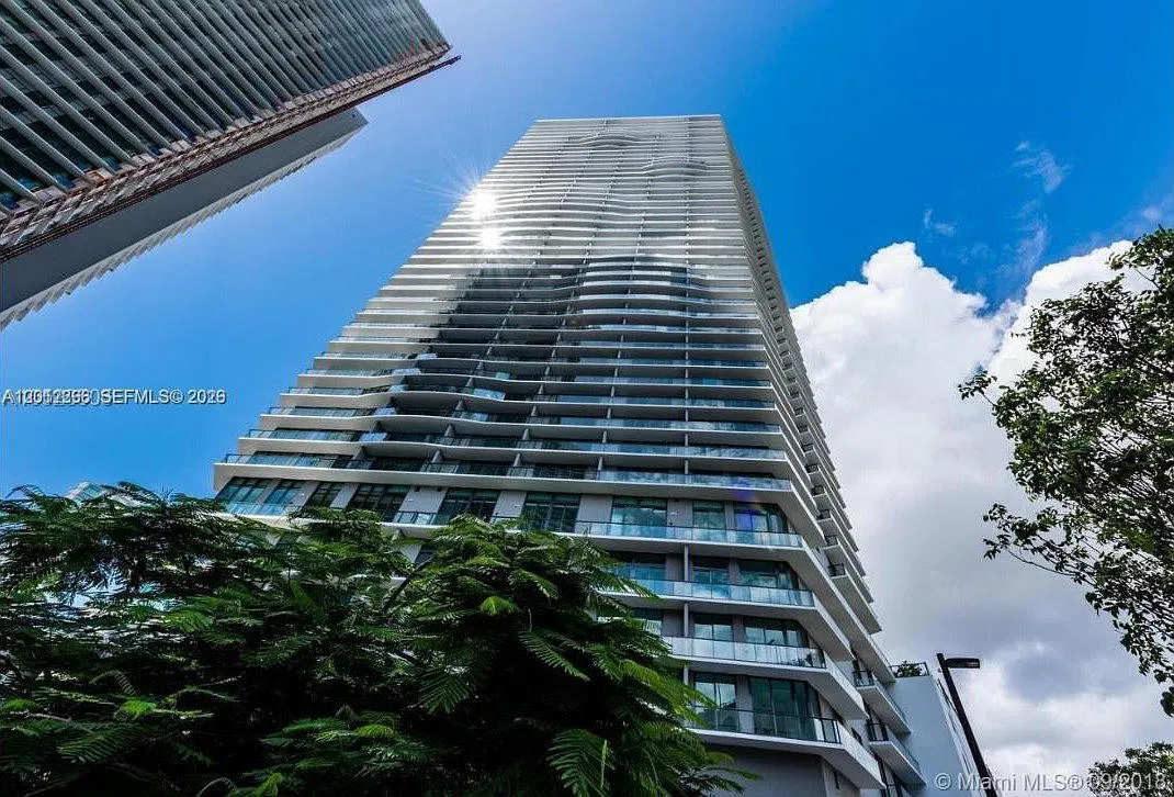 1 bed, 1.5 bath, 610 sqft, $3,290 — Photo 3