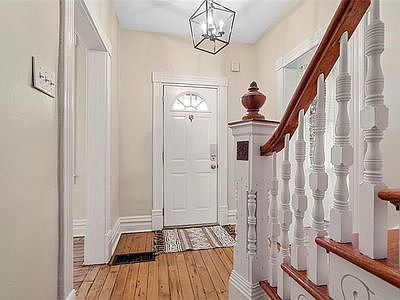 4th image of 700 Frank St