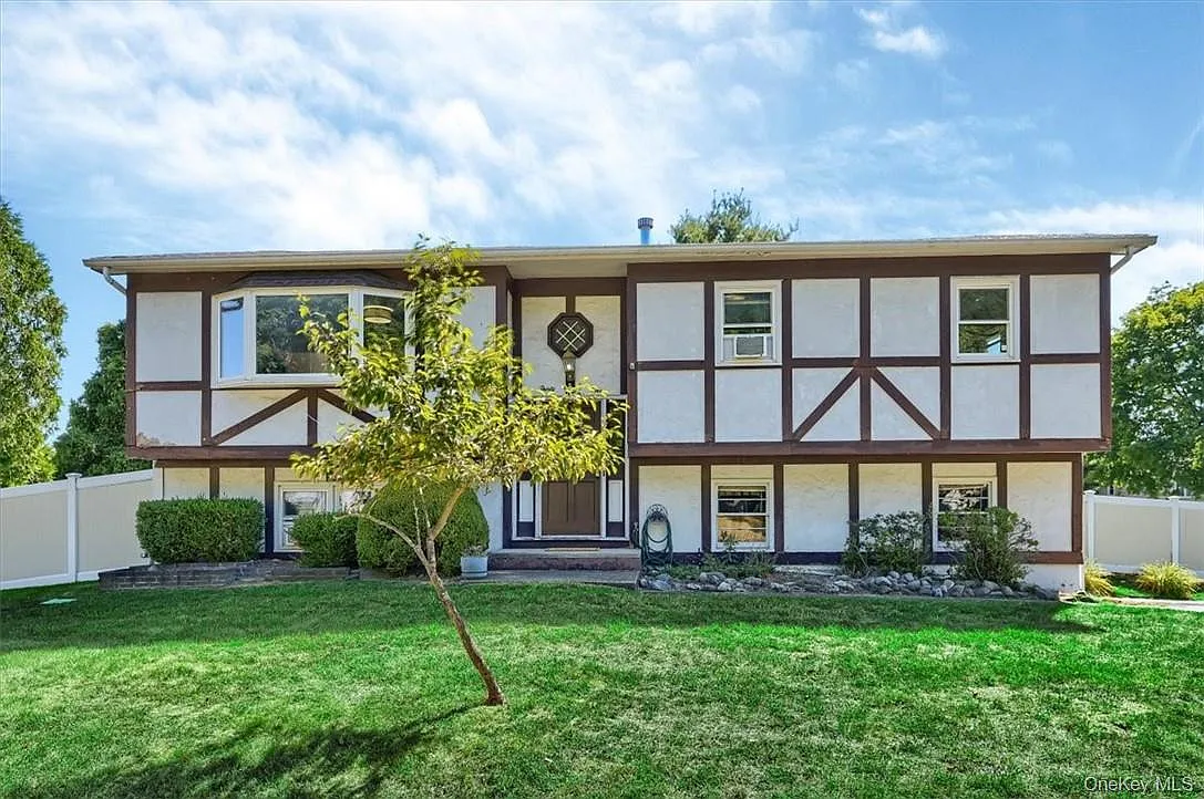 5 bed, 2.5 bath, 2008 sqft, $7,250 — Photo 1