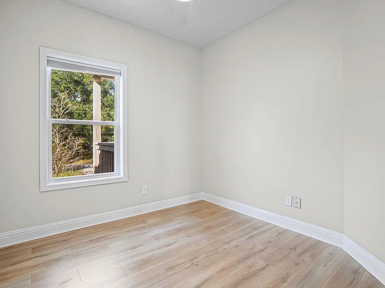 3917 Bay Front Rd — Photo 14