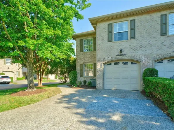1701 Honorary Ct, Virginia Beach, VA 23454