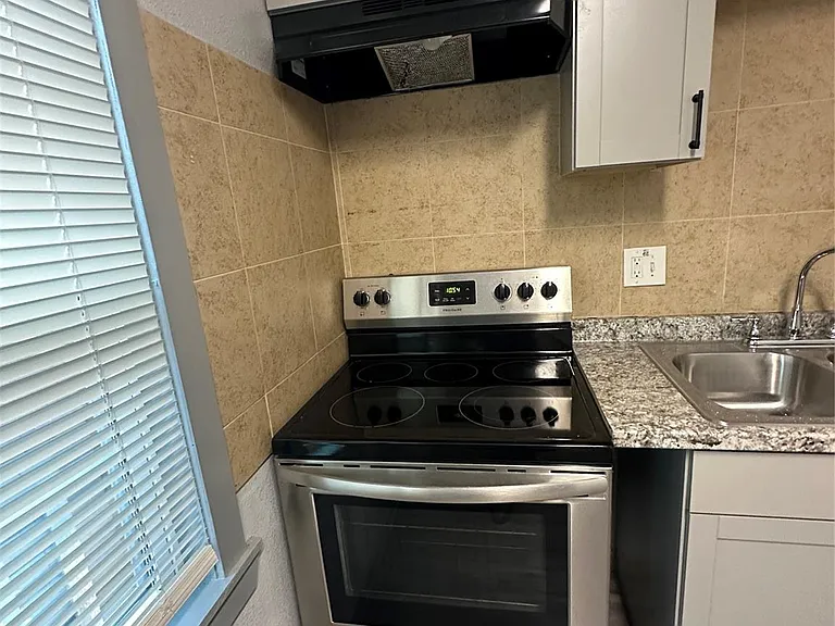 2419 Pannell St #26 — Photo 35