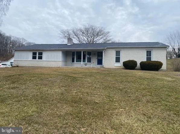 17 Sycamore Dr, Thompsontown, PA 17094