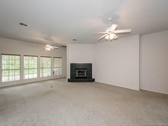 4th image of 601 N Willow Ave N