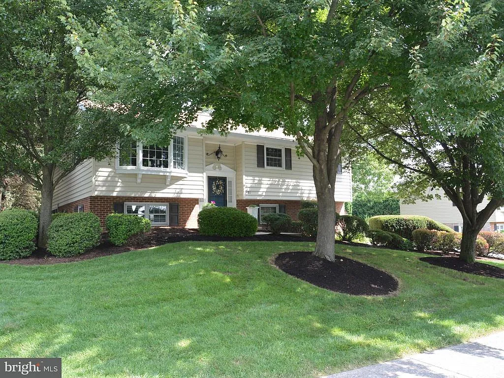 481 Candlewyck Rd photo 1
