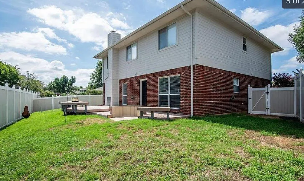 5 bed, 2294 sqft, $3,250 — Photo 2