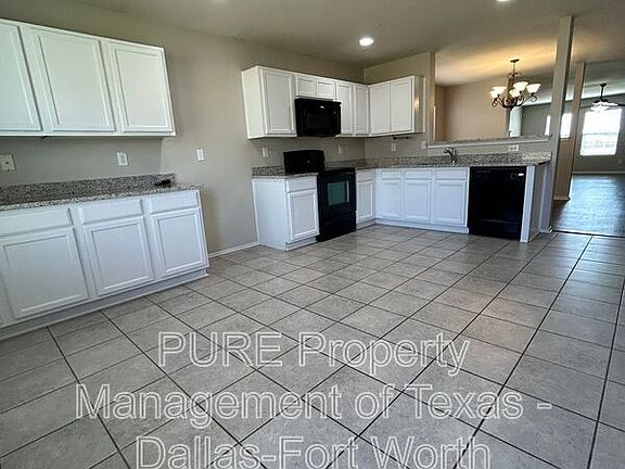 5th image of 908 Cathy Dr