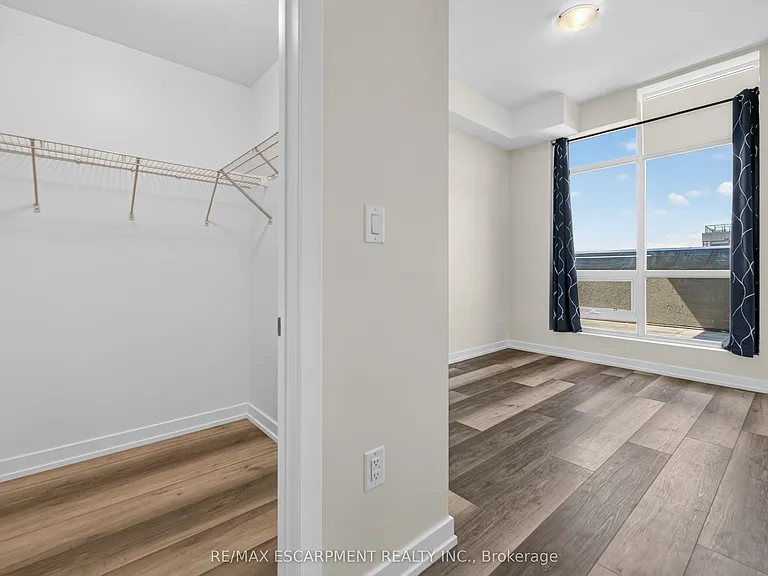 460 Dundas St E #522 — Photo 24