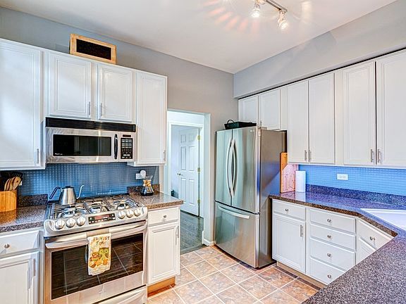 4th image of 1439 W Arthur Ave #3