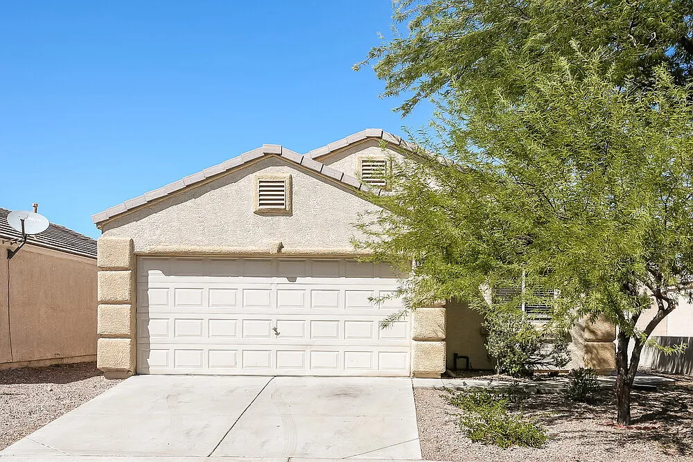 3 bed, 2.0 bath, 1368 sqft, $1,885 — Photo 1