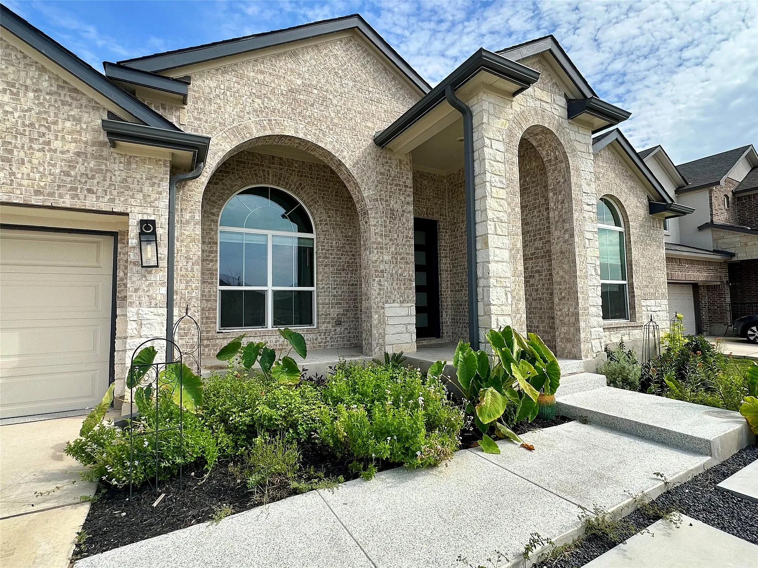 4 bed, 3.0 bath, 2842 sqft, $2,695 — Photo 4