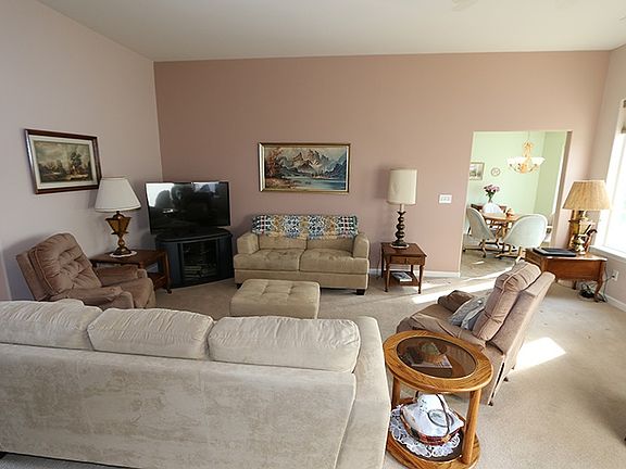 2nd image of 613 N Willow Crest Ln