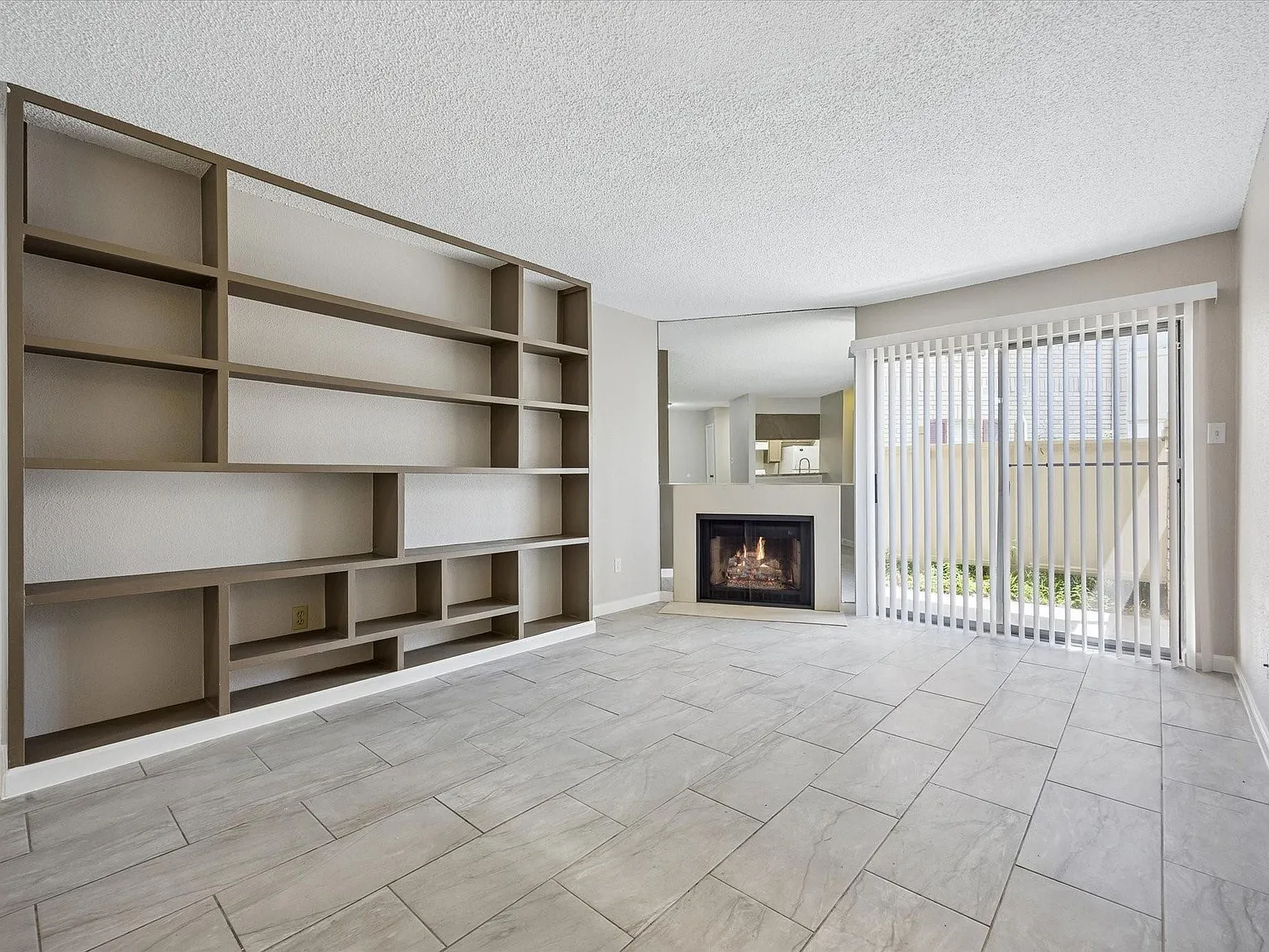 1 bed, 1.0 bath, 588 sqft, $1,175 — Photo 2