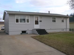 1021 5th St SW, Minot, ND 58701
