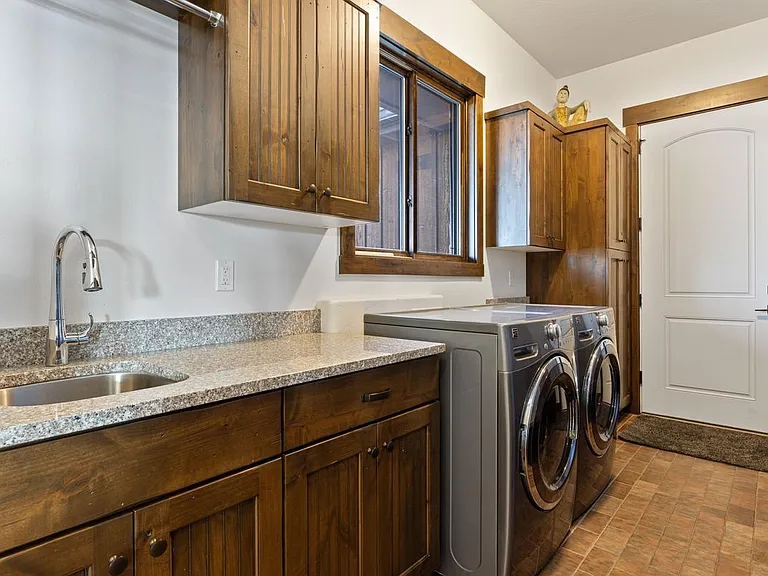 688 N Explorer Peak Dr — Photo 37