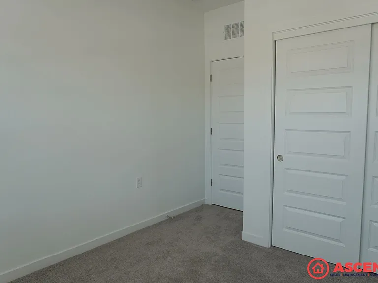 8206 Wandesford Dr — Photo 5