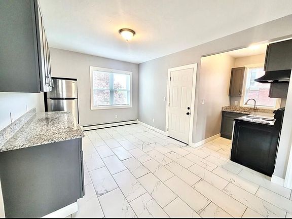 5th image of 518 Charles St Unit 1