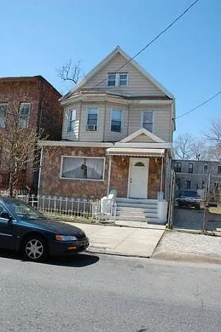344 Bradford St photo 1