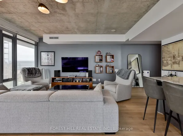 95 Bathurst St, Toronto, ON