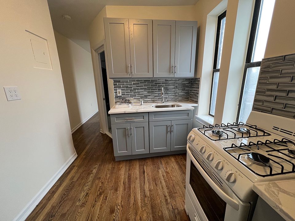 2nd image of 2390 29th St APT 4
