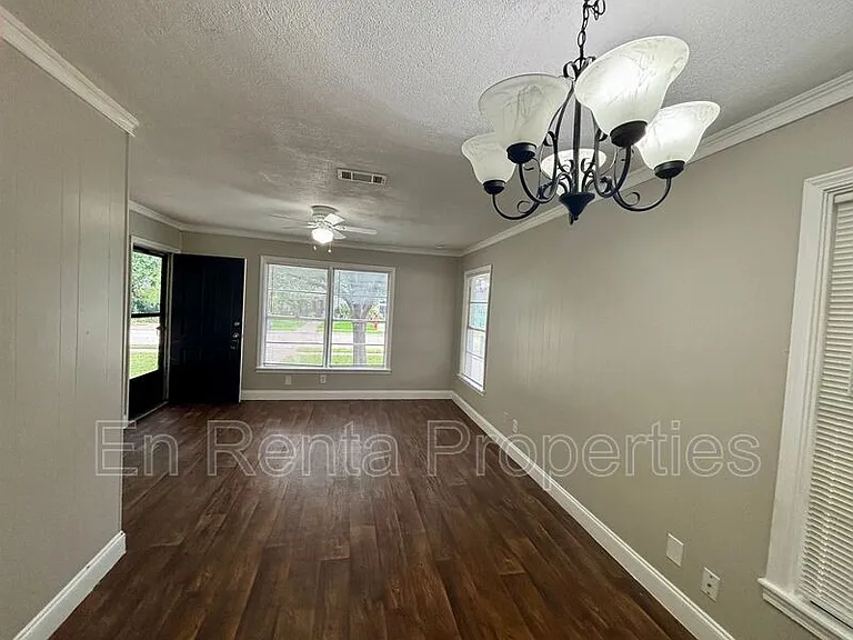 3009 Honeysuckle Ave — Photo 4