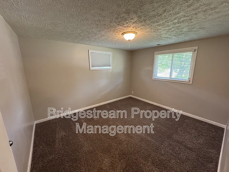 655 Eavey St — Photo 28