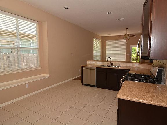4th image of 1802 Hollow Creek Ct