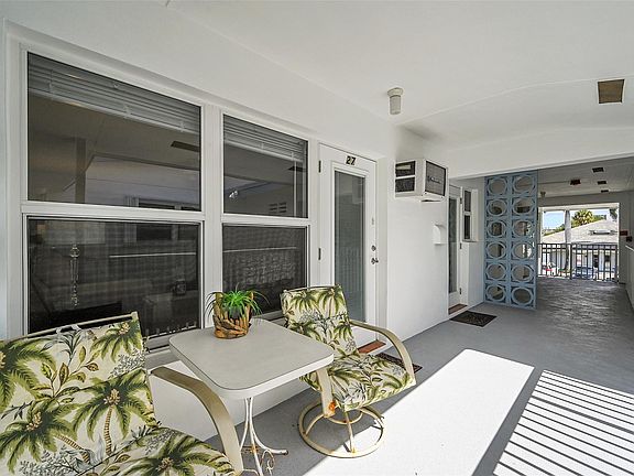 3rd image of 1110 N Riverside Drive #27