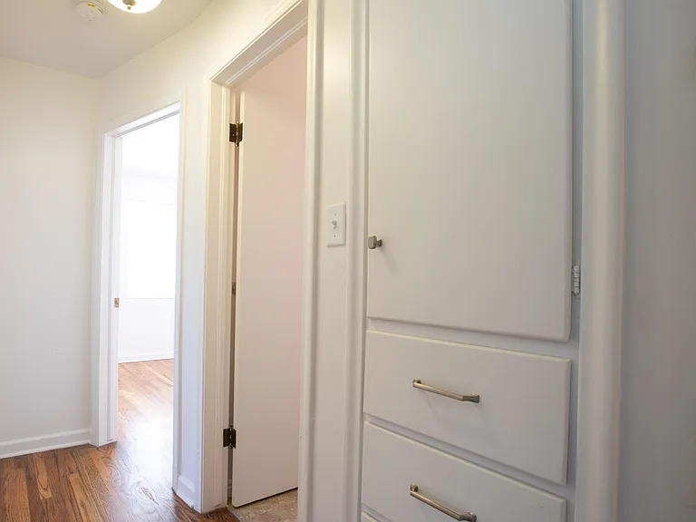 3334 S Pioneer St — Photo 2