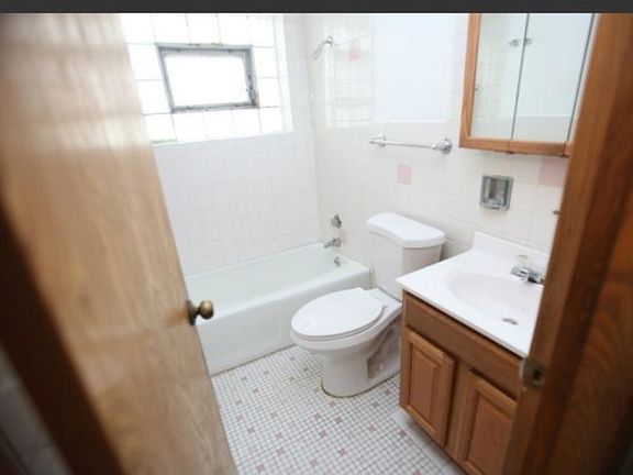 2nd image of 5755 W Diversey Ave APT 201