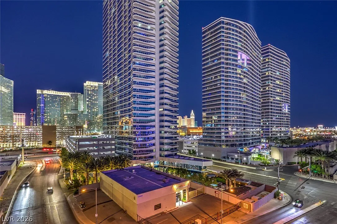 2 bed, 2.0 bath, 1111 sqft, $2,800 — Photo 1