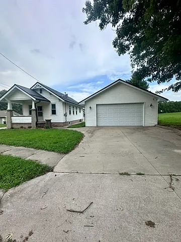 2 bed, 820 sqft, $1,595 — Photo 1
