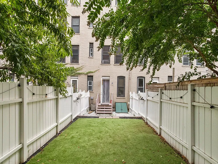 204 6th St #1L — Photo 12