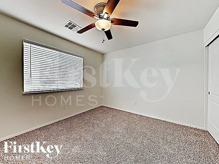 2045 Houdini St — Photo 12