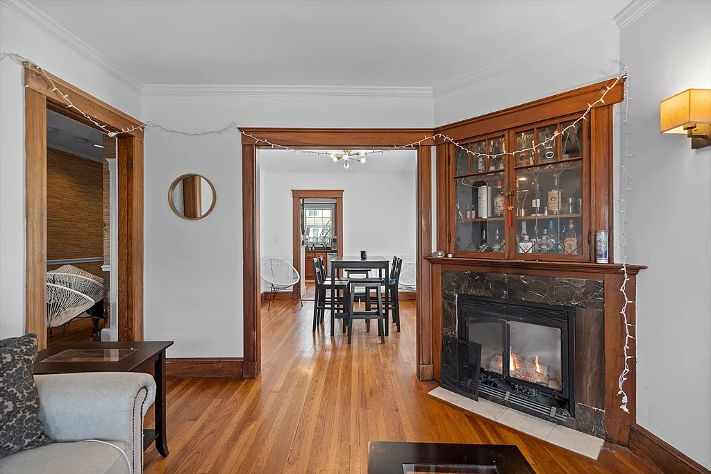 4 bed, 1800 sqft, $3,400 — Photo 2