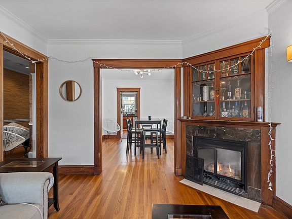 2nd image of 69 Westmoreland St Floor 2