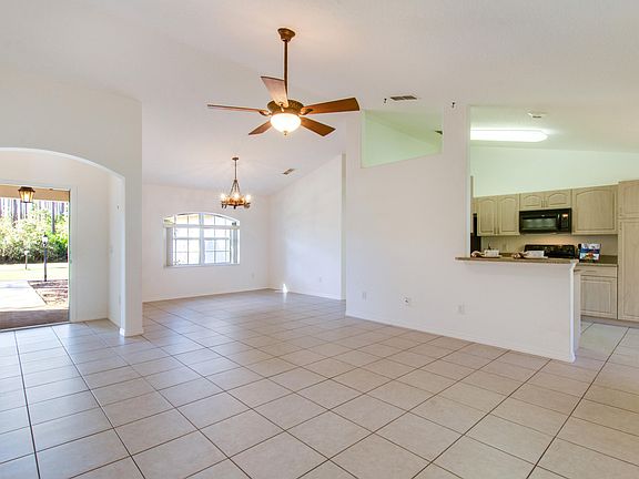 2nd image of 26 Reinhardt Ln