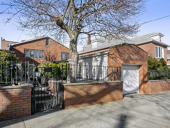 3rd image of 2559 Hering Ave