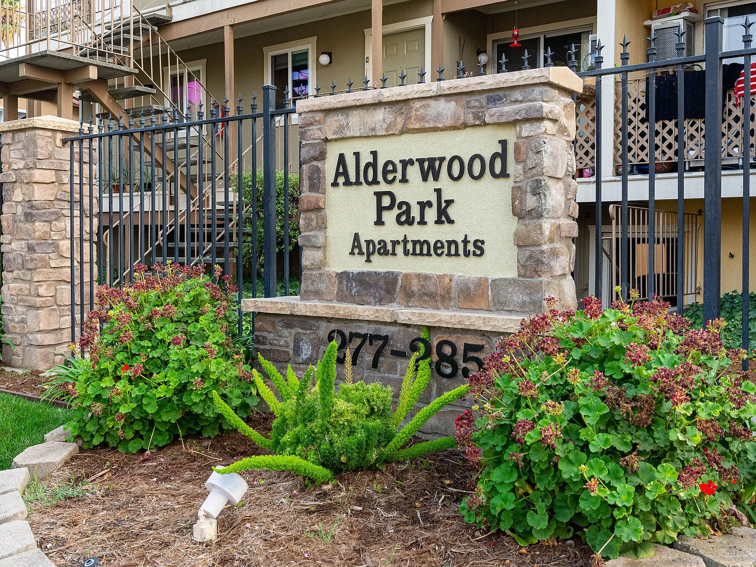 Alderwood Park Apartments — Photo 4