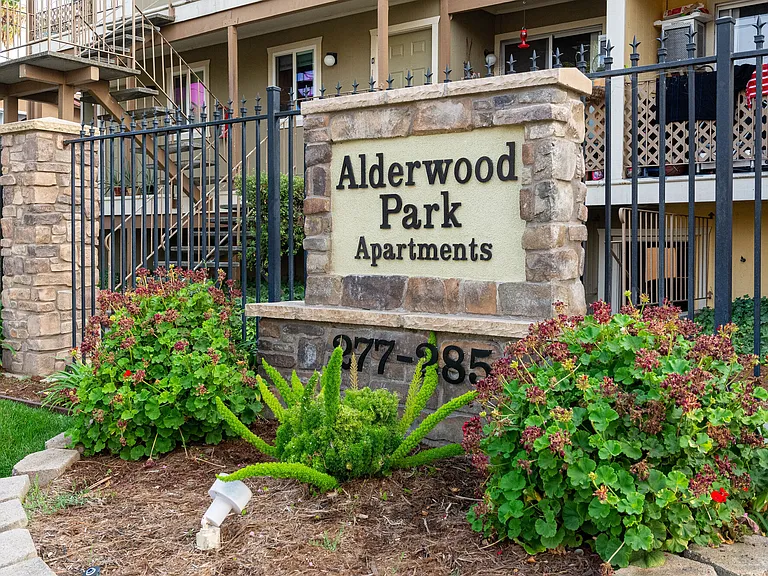 Alderwood Park Apartments — Photo 4