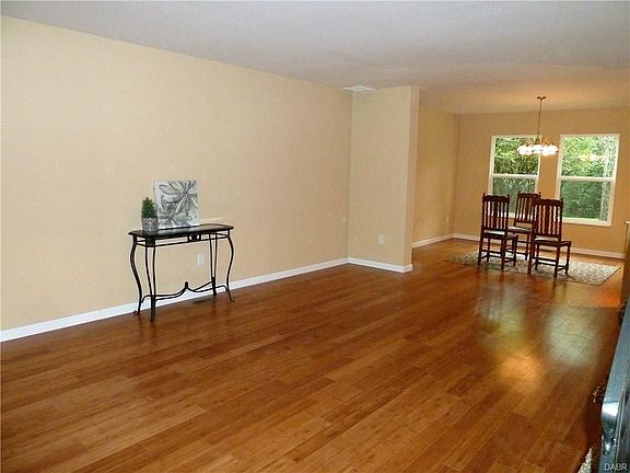3rd image of 4601 Silver Oak St
