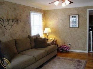 26042 Dartmouth St, Madison Heights, MI 48071