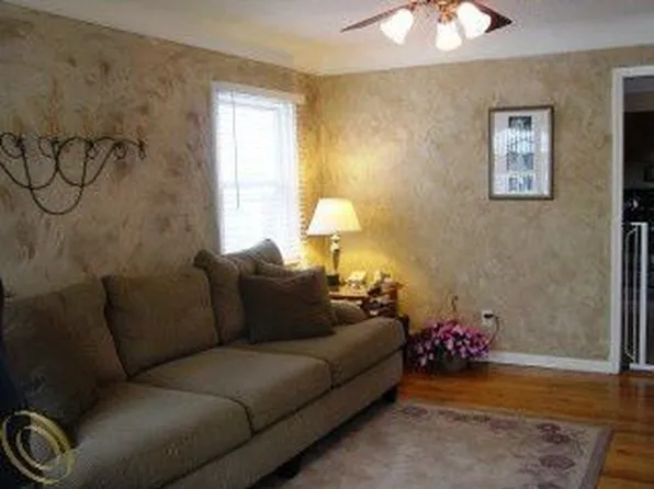 26042 Dartmouth St, Madison Heights, MI 48071