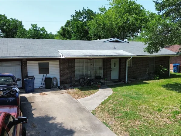 209 Candlelight Ln, Port Lavaca, TX 77979