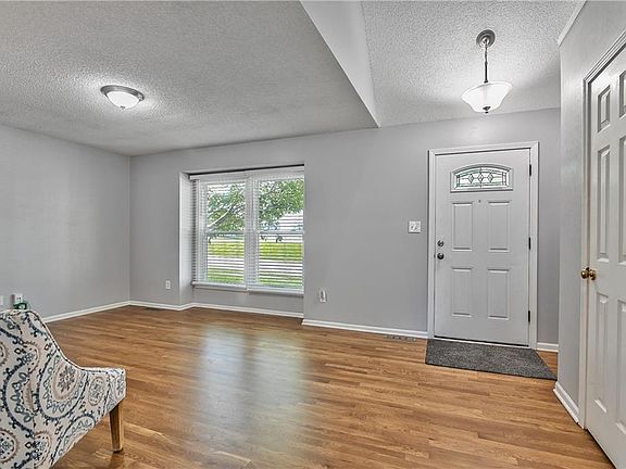 4th image of 1105 SE Meridian Dr