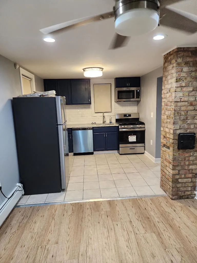1 bed, 800 sqft, $1,300 — Photo 4