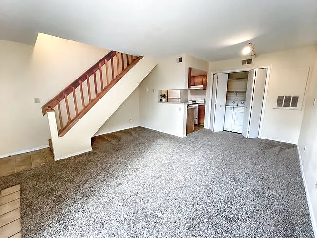 Stonehaven Apartments — Photo 6