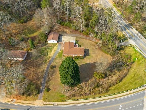 3rd image of 610 Oxbo Rd