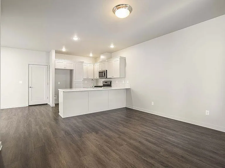 2366 NE Victor Pl — Photo 1