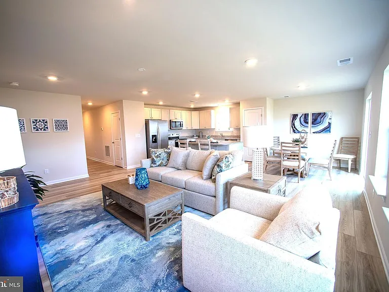 535 Hall Dr — Photo 11